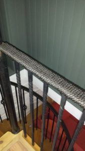 Rope handrail on spiral staircase - image 1