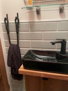 Rope towel rail