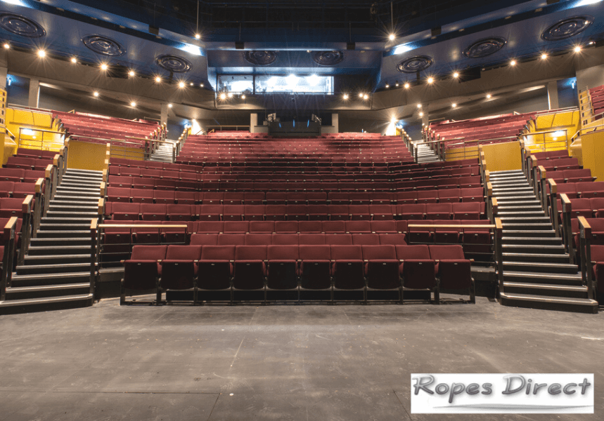Theatre that uses theatre ropes